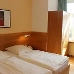 فندق An Der Persiluhr Stadt-gut-hotel 3*