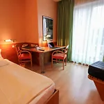 An Der Persiluhr Stadt-gut-hotel فندق Lünen