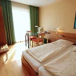 An Der Persiluhr Stadt-gut-hotel 3*