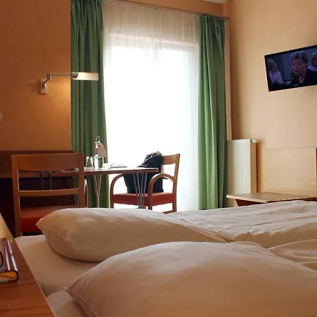Otel An Der Persiluhr Stadt-gut-hotel