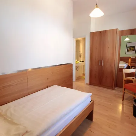 An Der Persiluhr Stadt-gut-hotel ホテル リューネン