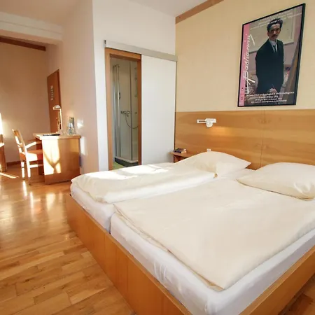 An Der Persiluhr Stadt-gut-hotel 3* リューネン