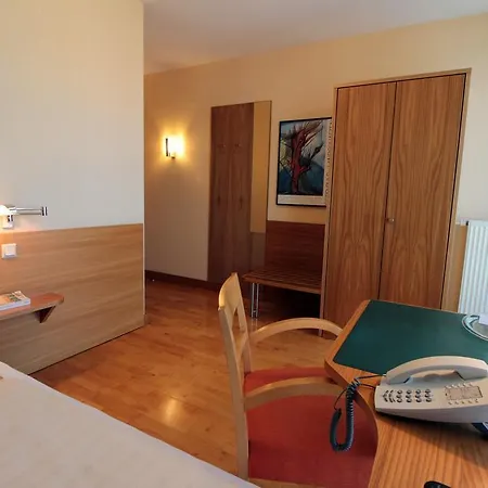 An Der Persiluhr Stadt-gut-hotel ホテル リューネン