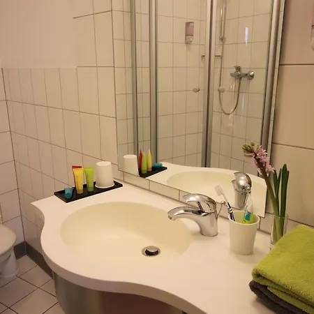 An Der Persiluhr Stadt-gut-hotel ホテル リューネン