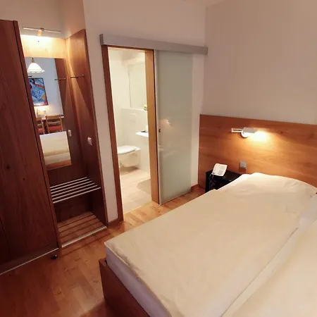 Hotel An Der Persiluhr Stadt-gut-hotel